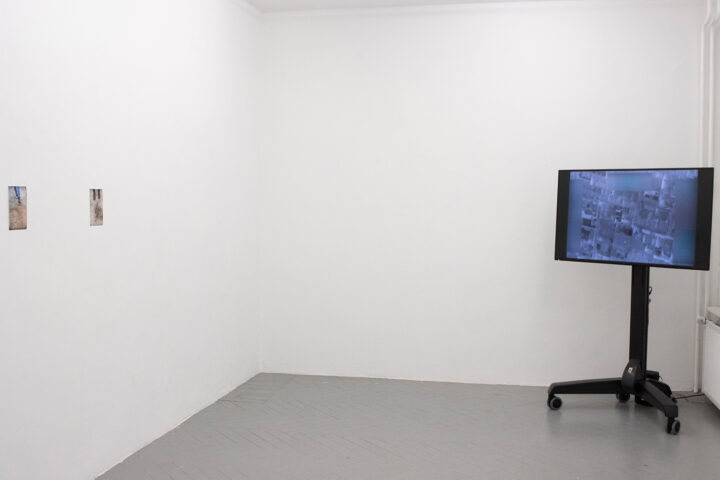 exhibition view Frise blue skies