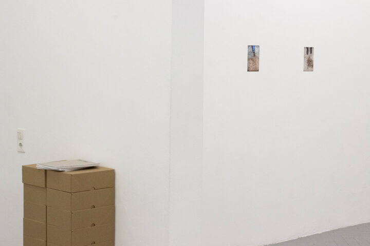 exhibition view Frise blue skies