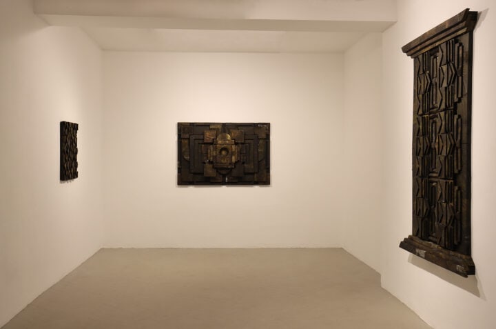 Bilder und Objekte aus Meeresalgen der Künstlerin Veronika Gabel im Frise Künstler*innenhaus