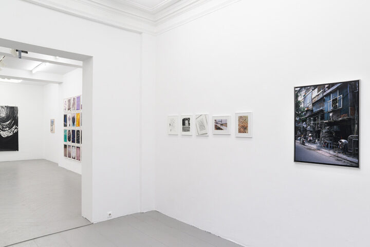 Ausstellungsansichten-Erratische Blöcke-Brandis-Canham in der Frise