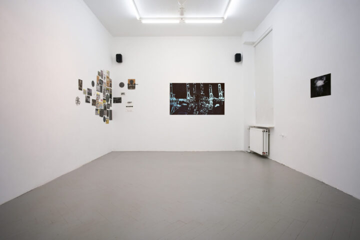 exhibition view frise gallery. video and drawings at the wall