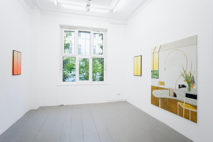 Ausstellungsansichten mit Malereien von Johanna Failer