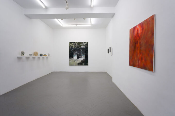 Ausstellungsansichten der Ausstellung Ein Tag in einem vergessenen Universum im Frise Künstler*innenhaus