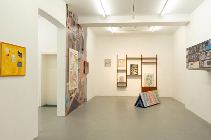 Ausstellungsansichten: „Das ungenutzte Jugendzimmer