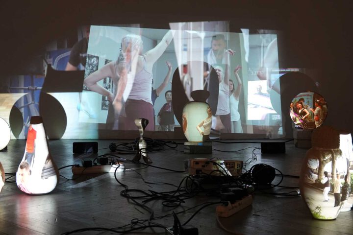 Installation von Regine Steenbock, Frise