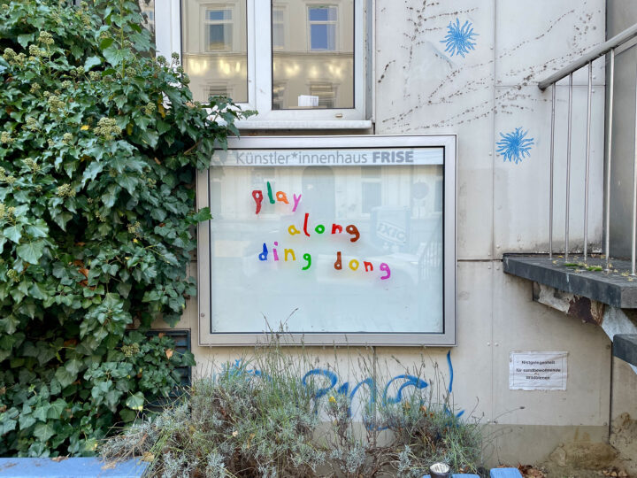 play along-ding dongKinderausstellung