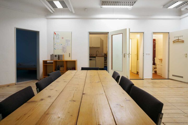 Frise Künstler*innenhaus. Fotos des Artist in Residence